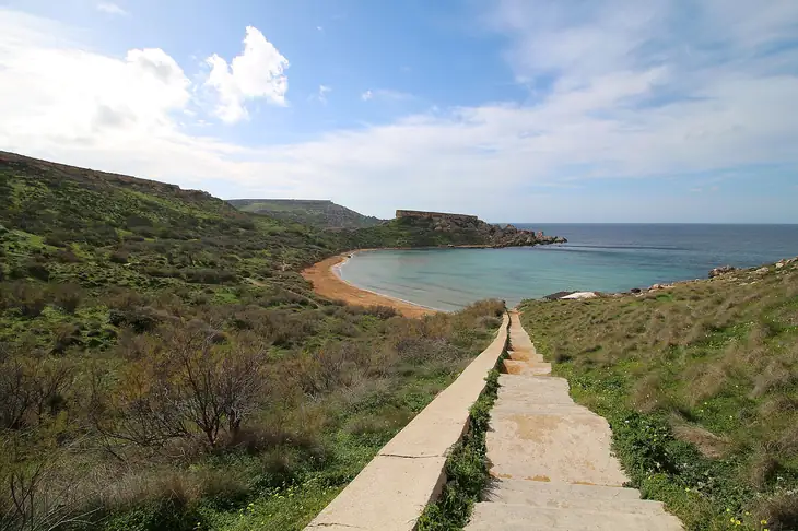 Steps down to Għajn Tuffieħa